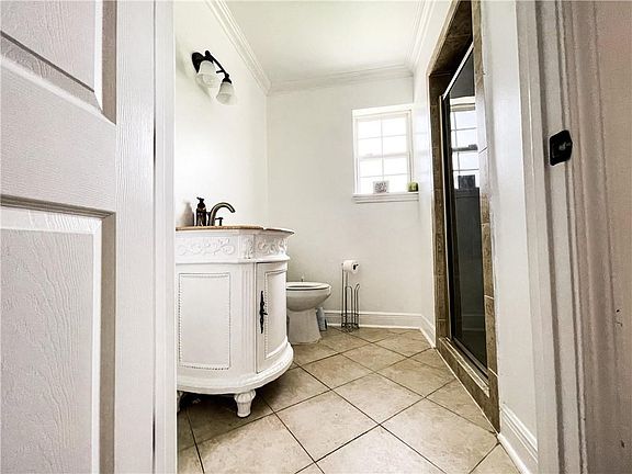 5th image of 6643 Coventry St