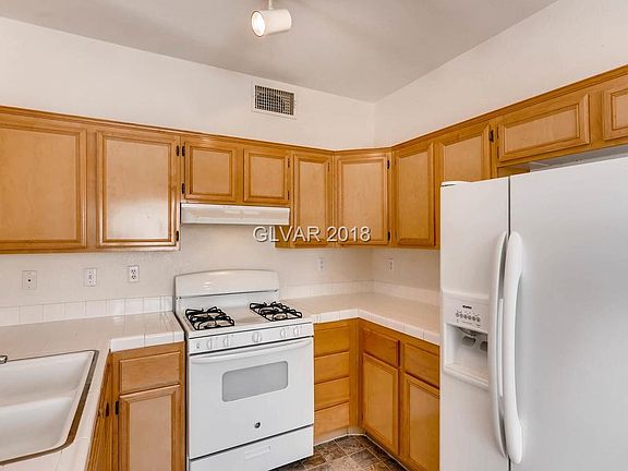 4th image of 2110 N Los Feliz St #1011