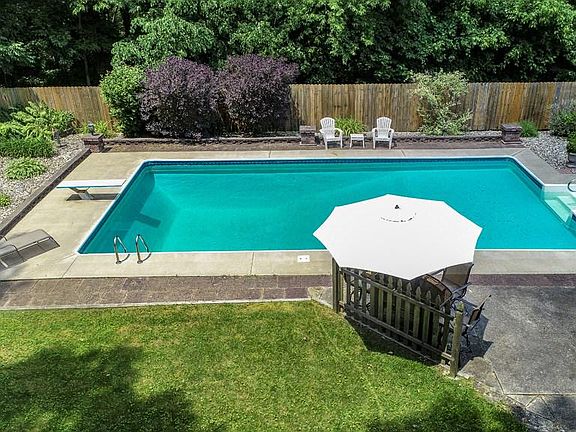 3rd image of 58167 Orchard Ln