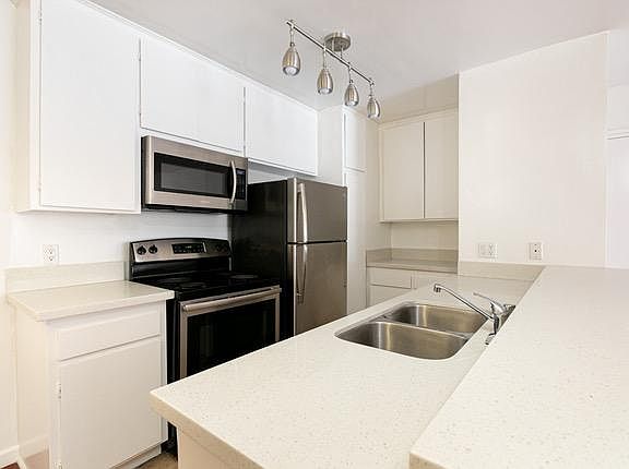 3rd image of 2332 S Bentley Ave #301