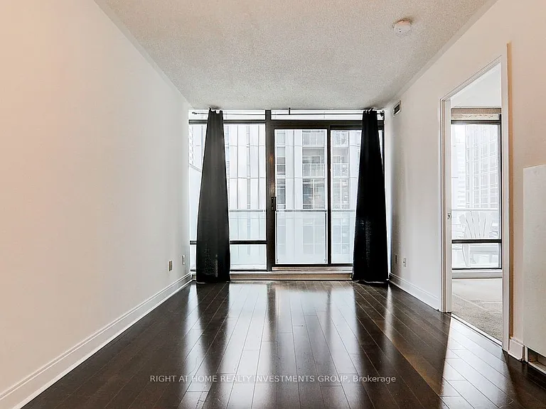 18 Yorkville Ave #704 — Photo 11