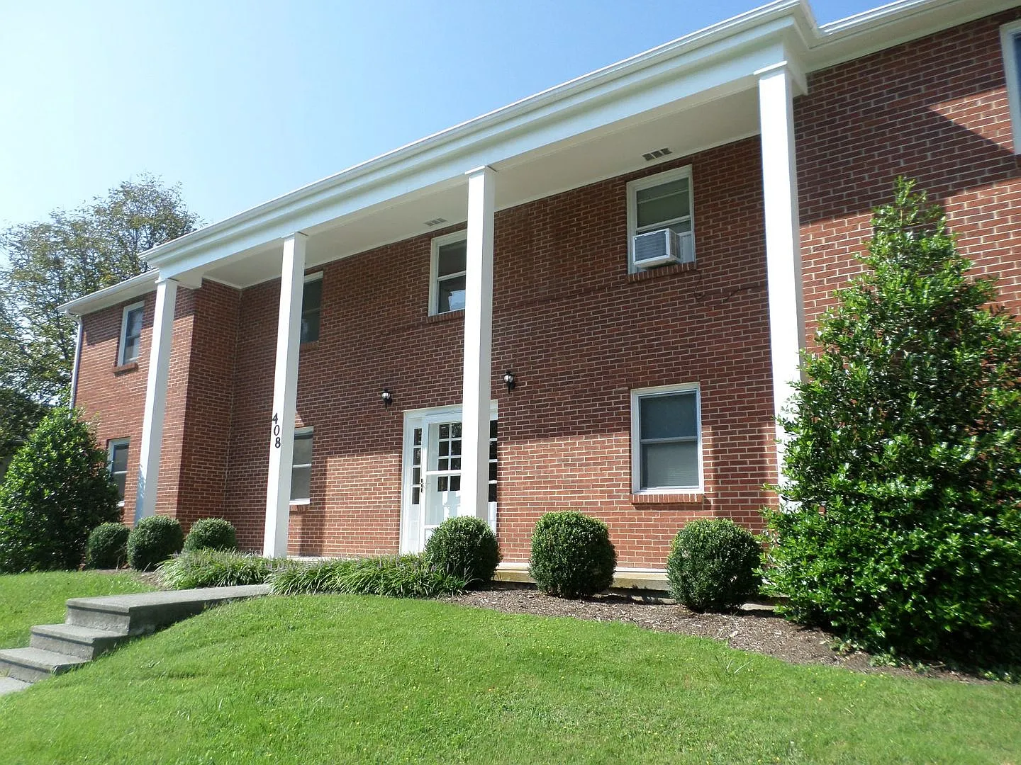 043AB - 408 Harrell Street M — Photo 2