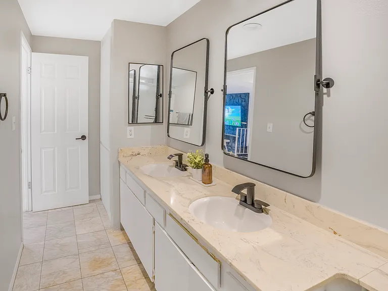 23721 Pasatiempo Ln — Photo 23