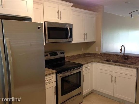 Jupiter Village Kitchen2 TheShattowGroup