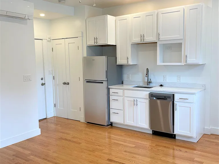 31 Green St #7 — Photo 7
