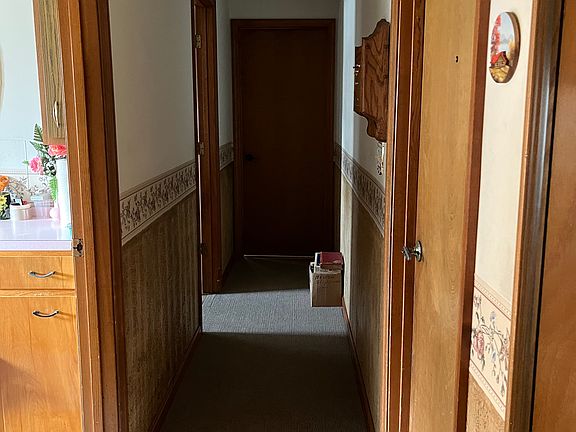 5th image of 201 N Sycamore St