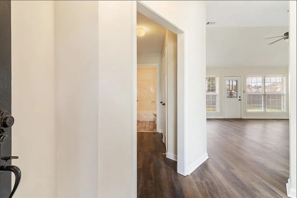 3 bed, 2.0 bath, $1,355 — Photo 2