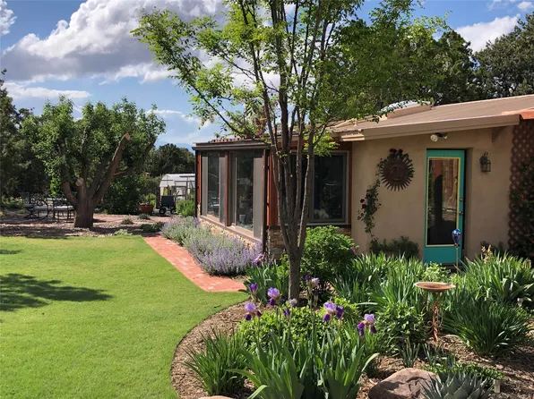 27 Old Agua Fria Rd E, Santa Fe, NM 87508