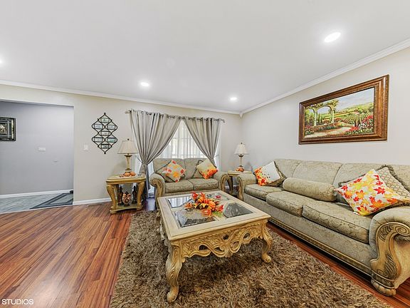 3rd image of 333 Hillcrest Ln
