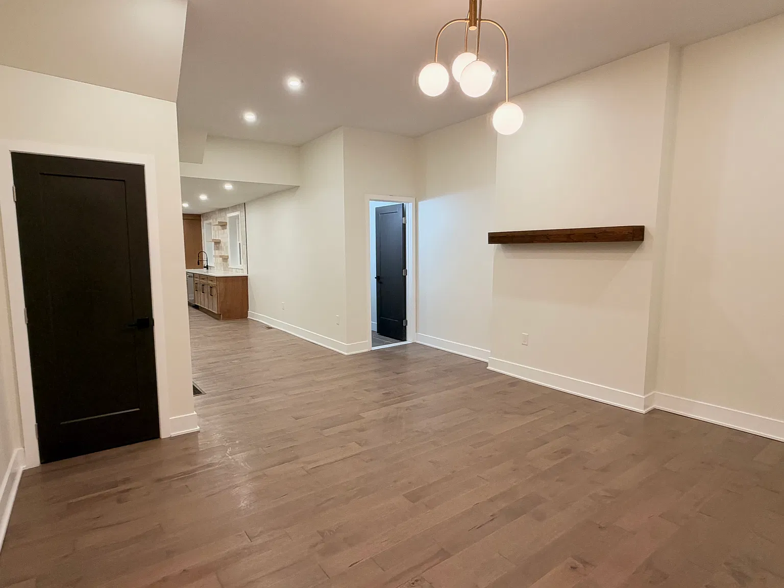 4 bed, 2.5 bath, 1920 sqft, $5,000 — Photo 3