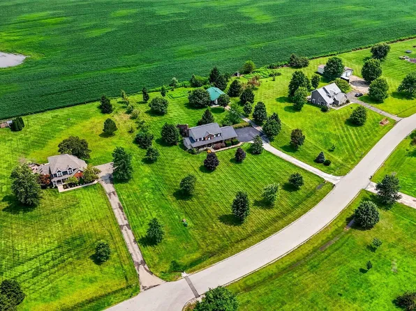 1210 Chester Way NW, Canal Winchester, OH 43110