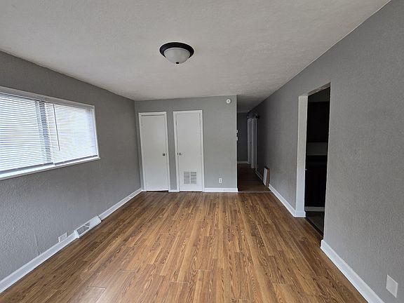 3rd image of 1010 Kinyon St