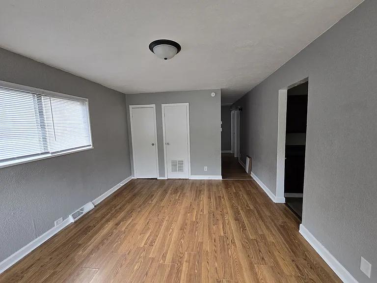 1010 Kinyon St — Photo 3