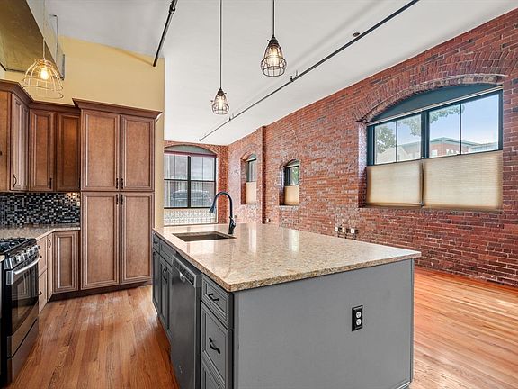 4th image of 172-172 Green St #2