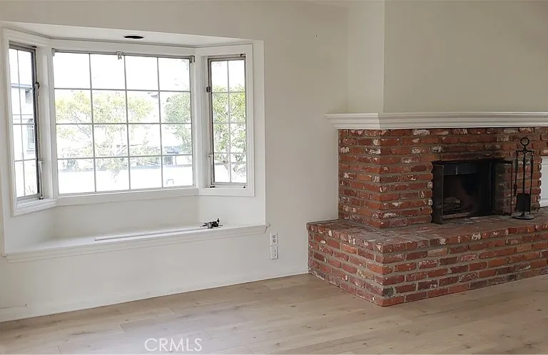 215 Knox St — Photo 9