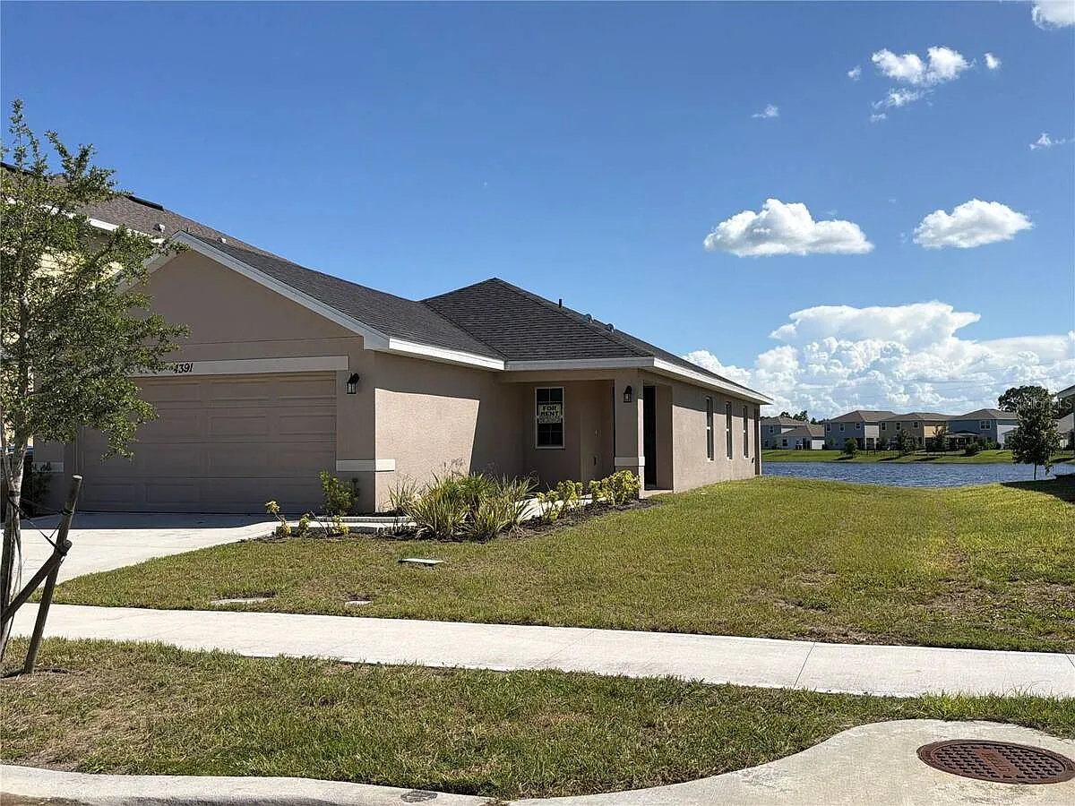 3 bed, 2.0 bath, 1415 sqft, $2,300 — Photo 2
