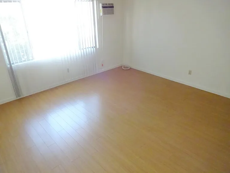 91 N Mar Vista Ave #9 — Photo 10