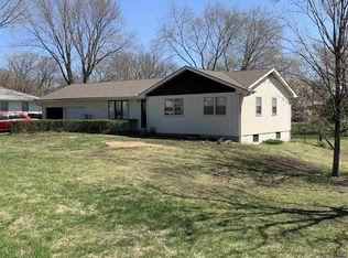 6036 NW Rochester Rd, Topeka, KS 66617