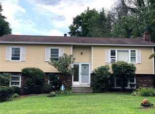 4 Valley View Dr, Middletown, NY 10940