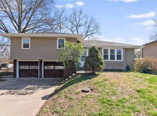 316 Highland Rd, Lansing, KS 66043