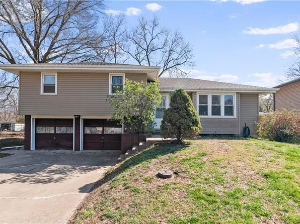 316 Highland Rd, Lansing, KS 66043