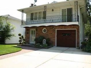 159 Deauville Blvd, Copiague, NY 11726