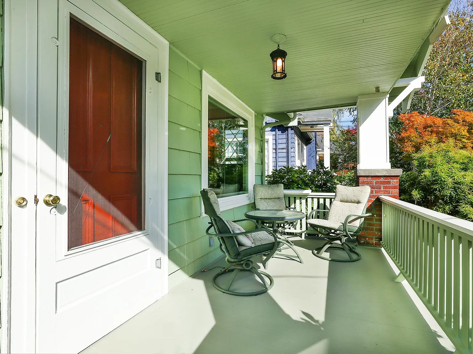3 bed, 2390 sqft, $3,900 — Photo 2