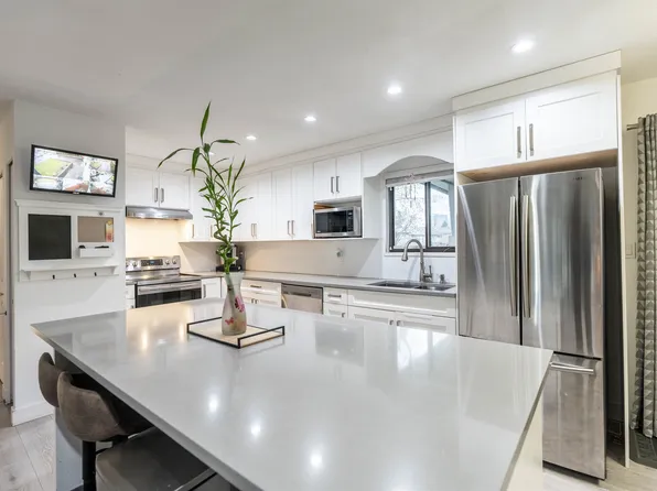 13933 90a Ave, Surrey, BC V3V 6Z7