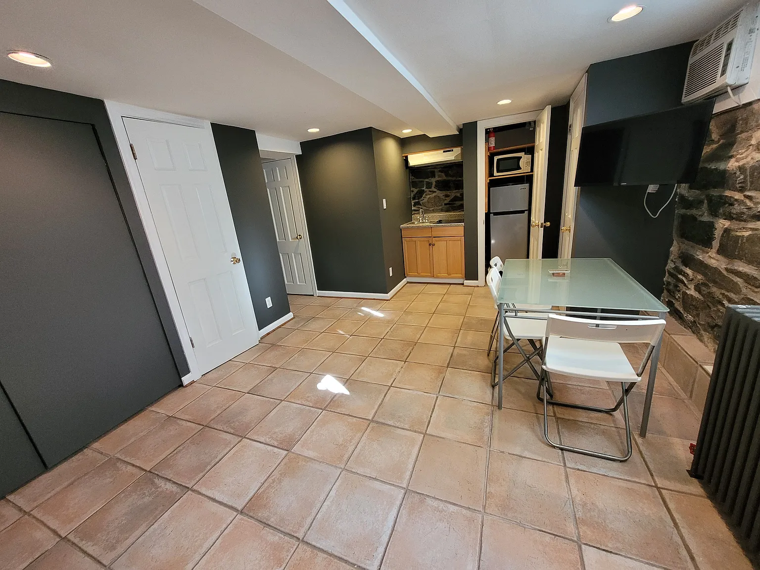 Studio, 300 sqft, $1,395 — Photo 3