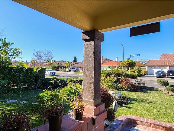 4th image of 23718 Pasatiempo Ln