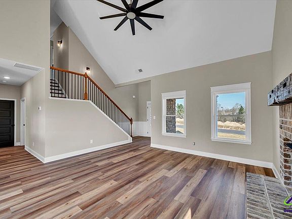 4th image of 442 Burlington Dr