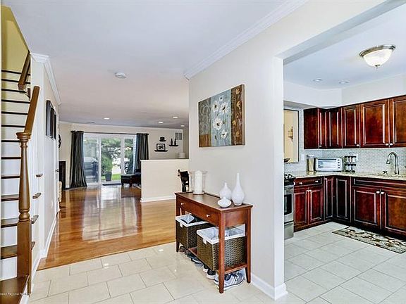 3rd image of 44 Kinnoll Hill Ct Unit 2