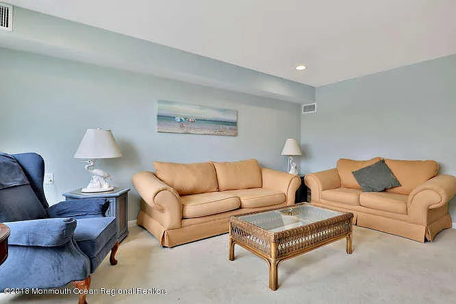 127 Trenton Ave — Photo 12