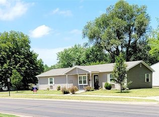502 N 3rd St, Iola, KS 66749