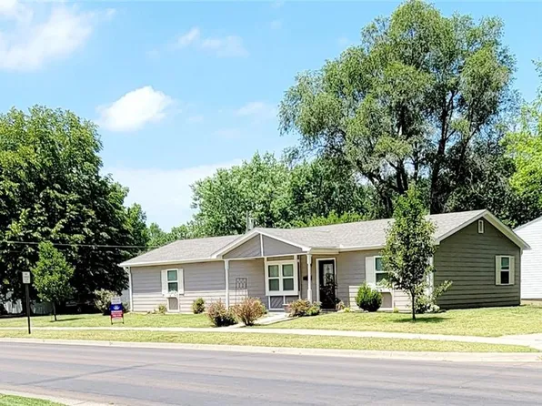 502 N 3rd St, Iola, KS 66749