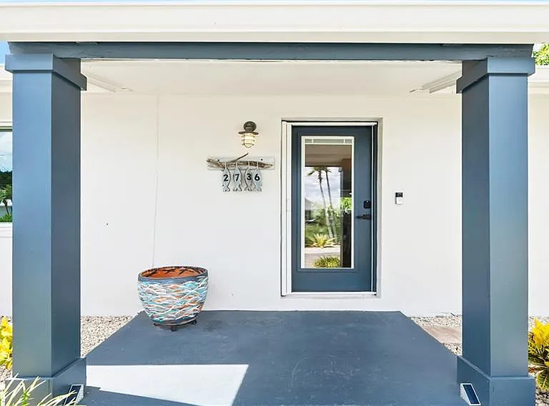 2736 Riverview Dr — Photo 3