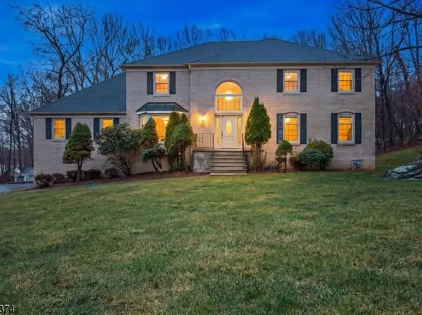 17 Pleasant Village Dr, Roxbury Twp., NJ 07876