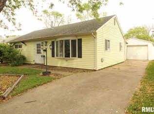 302 Fairlane St, Pekin, IL 61554