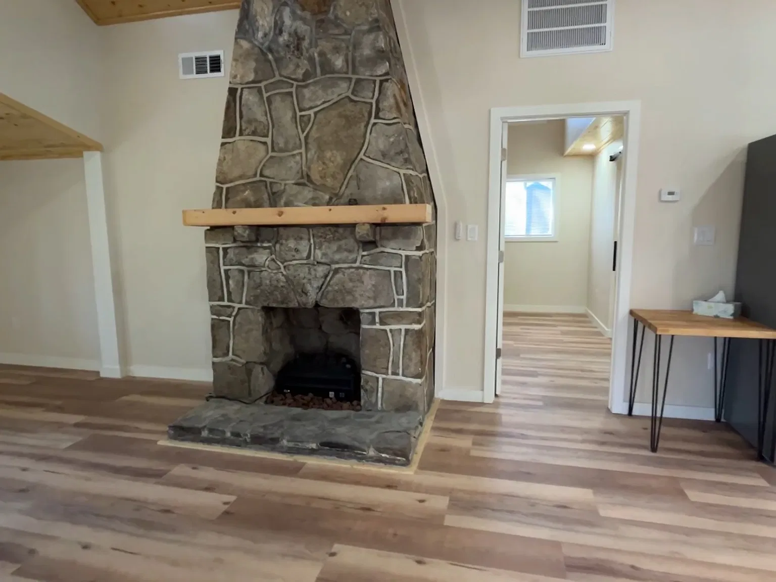 213 Vance St — Photo 2