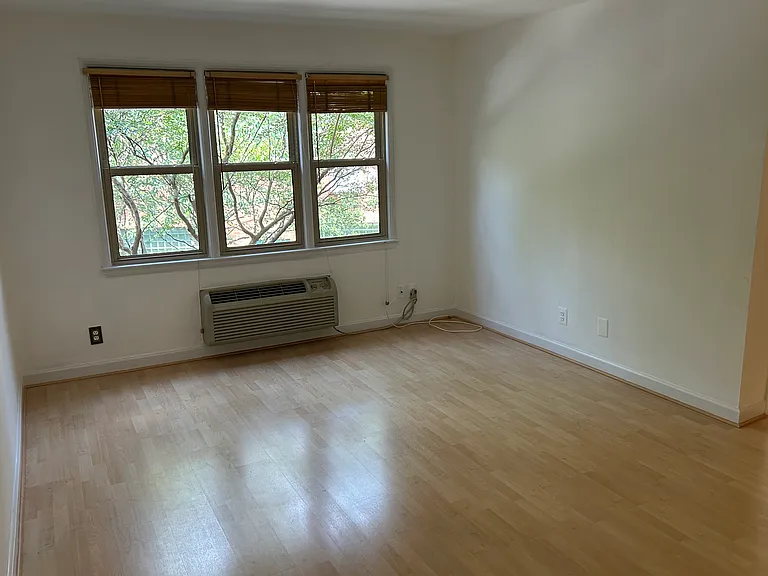 2036 N Woodrow St — Photo 5