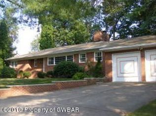 63 Grandview Ave, Dallas, PA 18612