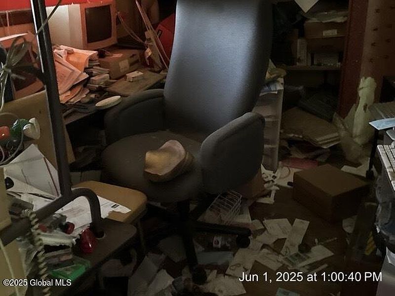 3rd image of 6 Sumter Avenue