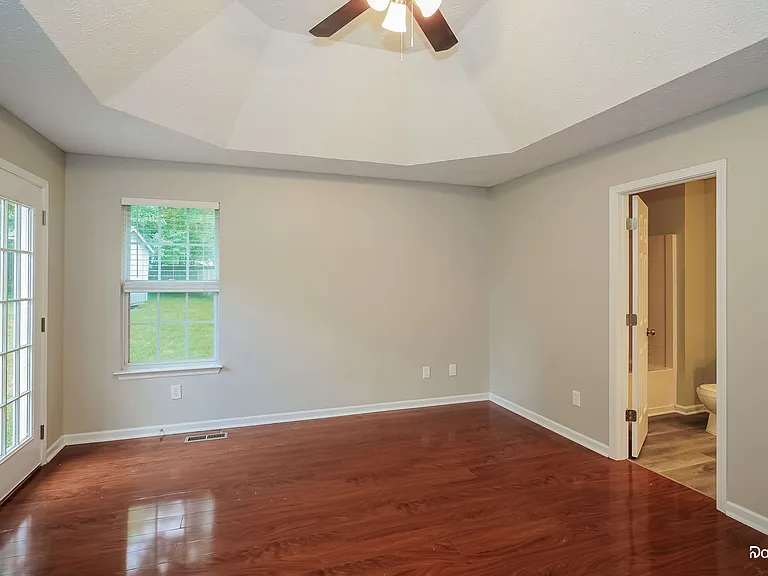 604 Monticello Ct — Photo 7