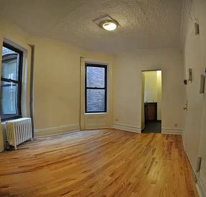 Rented by DSA Realty Midtown West | media 30