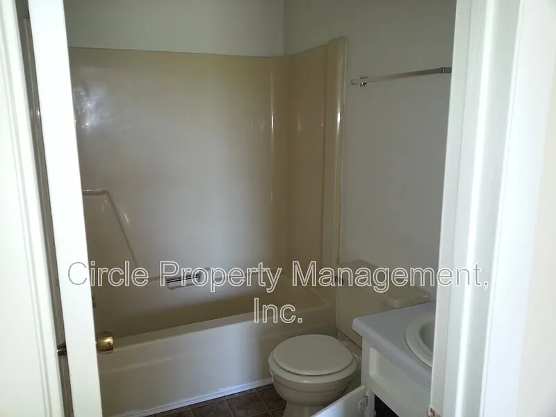 2 bed, 2.0 bath, 1100 sqft, $1,000 — Photo 4