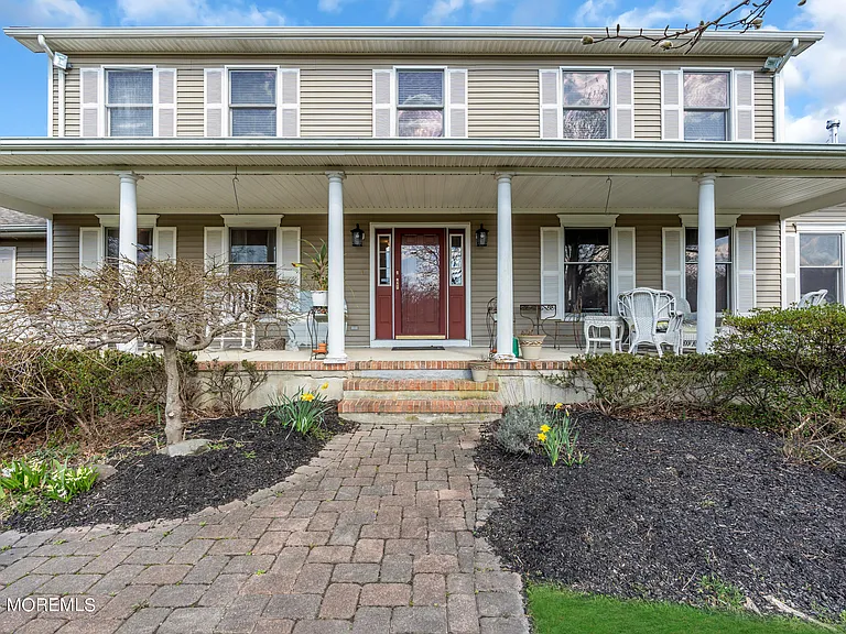 1770 Glendola Rd — Photo 2