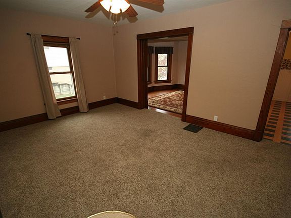 4th image of 507 W Walnut St