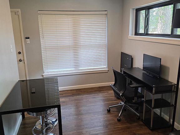 5th image of 19 Woodcliff Cir