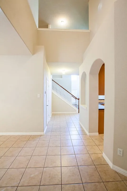 4 bed, 2.5 bath, 2614 sqft, $2,650 — Photo 4