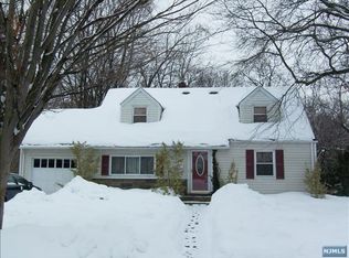 561 Barnett Pl, Ridgewood, NJ 07450